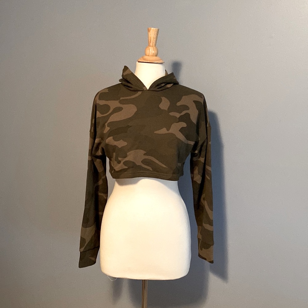 Camo green crop lightweight hooded sweatshirt S . Halara , never worn , no tag